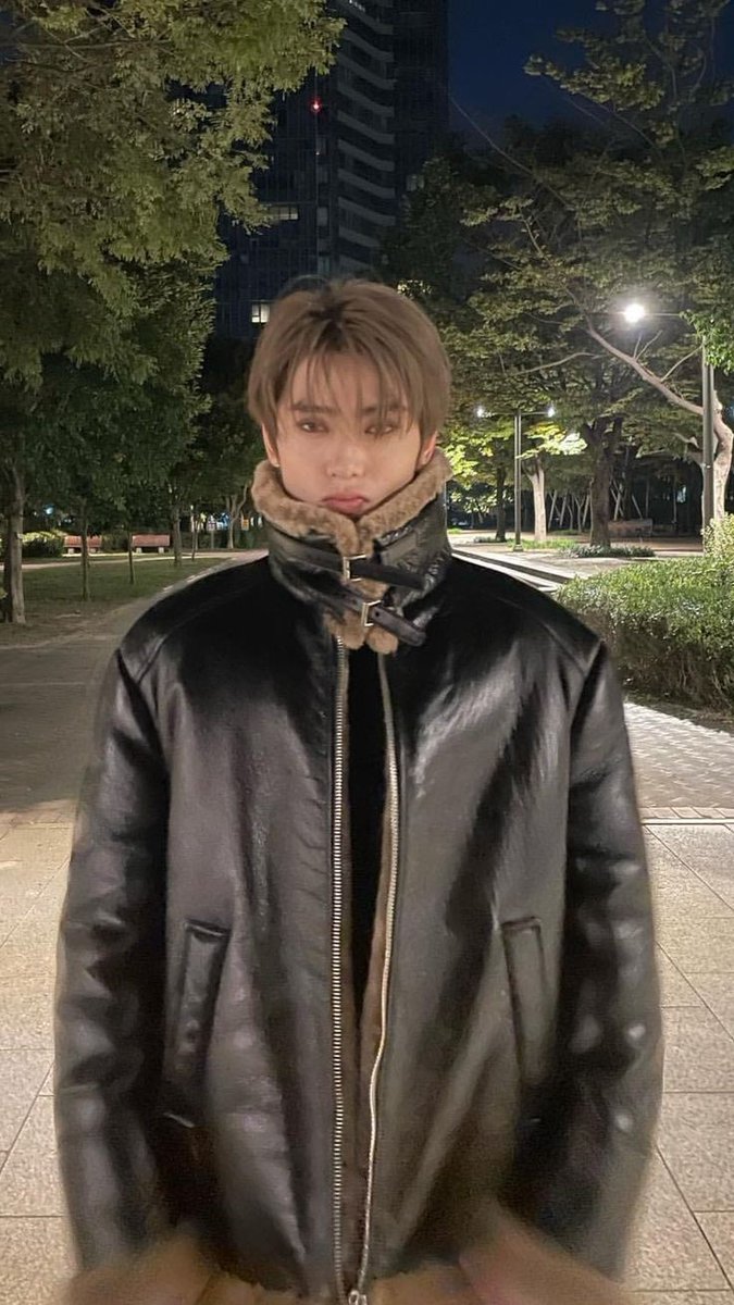_VaticxnoLatte's tweet photo. New hair color and new coat :/ https://t.co/vHco74fgOC