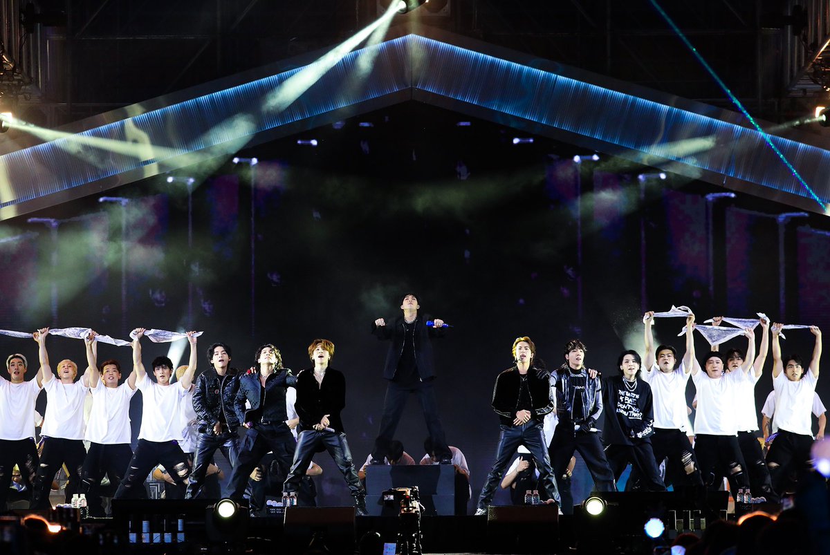 aryanihyaan's tweet photo. 2025 Bismillah ada dikonser Bangtan💜 https://t.co/NSx8K8XWGC