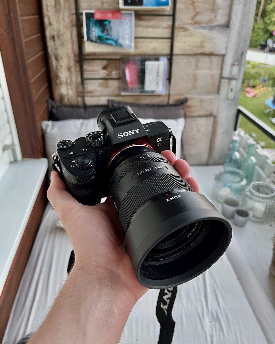 michaelboegl's tweet image. the camera                🤝                 the photos