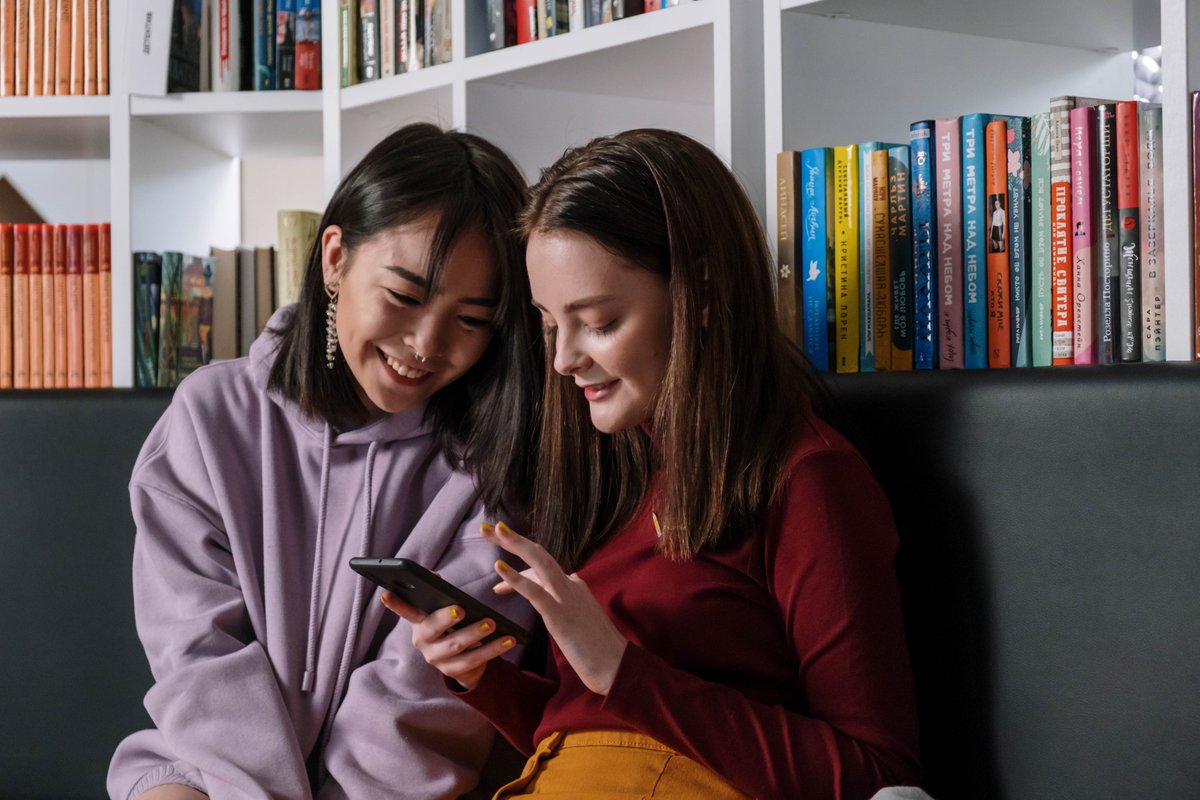 It's almost time! Our webinar kicks off soon – we'll be turning to the research to ask: So What do we Know About Social Connection &amp; Young People’s Mental Health? We look forward to sharing our learning from EBPU projects and hearing from colleagues at <a href="/tellmi_helps/">Tellmi</a>😃