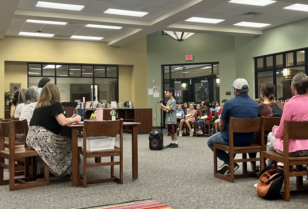 MrsFriedrichs's tweet photo. Creekview Spelling Bee underway! @TISDCES 🐝🏆 https://t.co/3OGJgUj4Dd