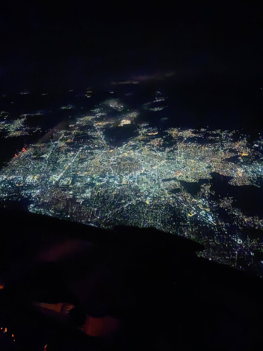 DatosAereos's tweet photo. Toluca no es tan feo a 35,000 ft. El problema es cuando te vas acercando 😜 https://t.co/zJK62e0ZST