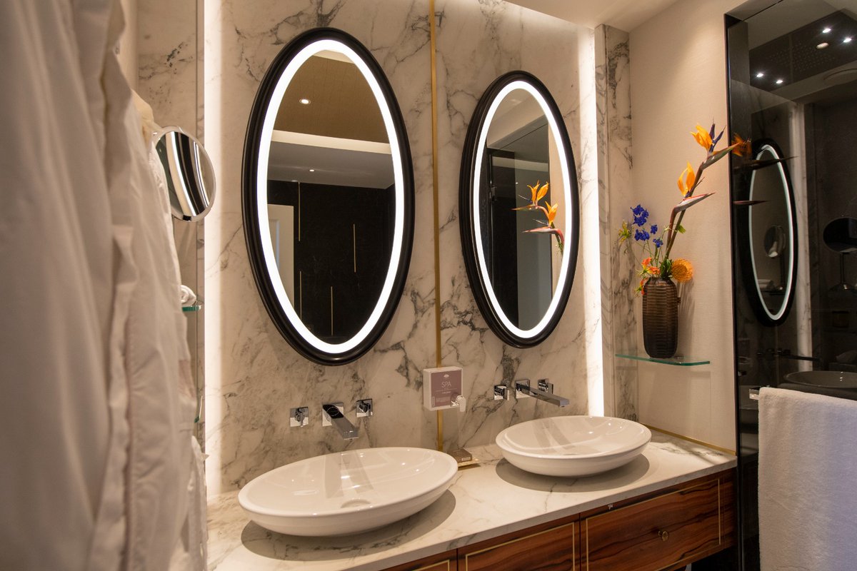 Whether you enjoy our beautiful bathrooms with a hot bath or take some time off in our sauna, we will make sure that you can fully recharge on your stay with us.