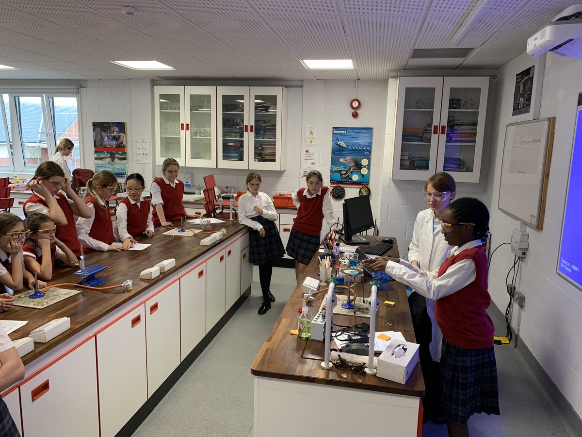 QAS_STEM's tweet photo. #QASL4 have been continuing their chemistry lessons with learning to use a Bunsen burner. U6 #QASChemistry have been helping Mrs Morris assess them for their ‘Licence’. https://t.co/lFArGHefja
