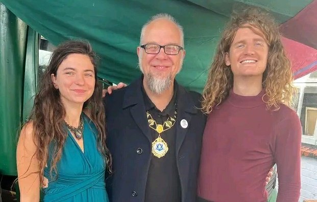 jonfcousins's tweet photo. A great pleasure to open the Glastonbury Vegan Festival at the Red Brick Building this weekend and spend some time with the amazing @_mobiusloop 

#Glastonbury #vegan #plantbased #Avalon #veganfood #veganlifestyle #MobiusLoop https://t.co/Zou1WpxA09