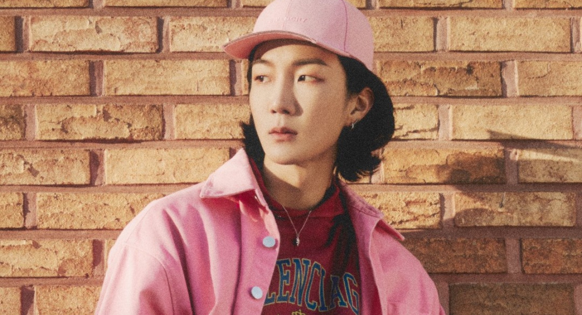 allkpop's tweet photo. #WINNER's #LeeSeungHoon (#Hoony) opens personal YouTube channel https://t.co/Yh82Pi2MlV https://t.co/9RdxLLkw62