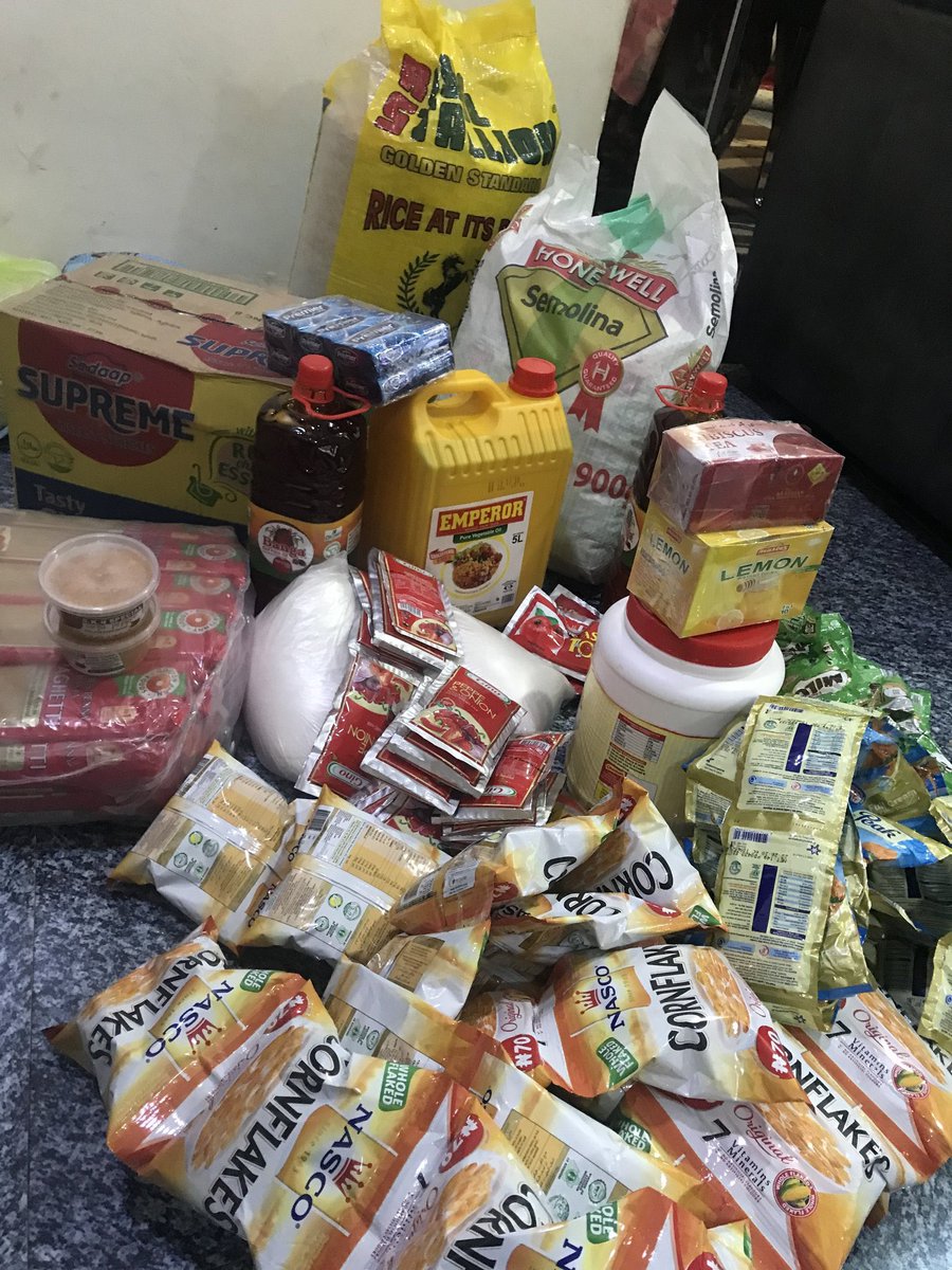 AbeniAde_'s tweet photo. What my mum bought for me to carry back to school 😅 https://t.co/0mjbdNjrBz
