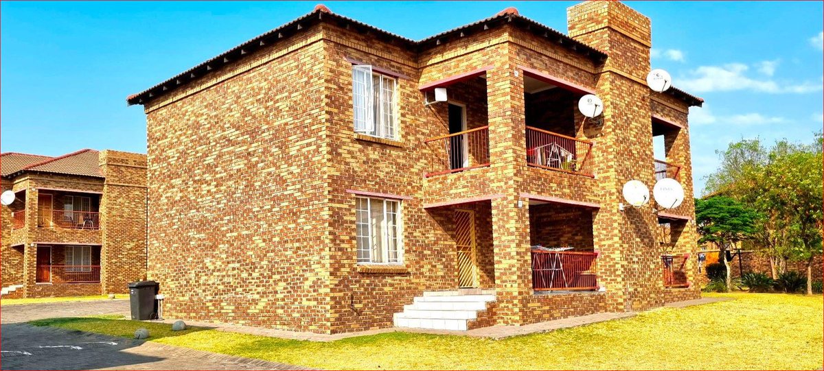 Calling all First Time Buyers, It's your Time 2 Bedroom, 1 bath for sale R720 000 Erand Gardens. Face brick Beautiful first floor apartment. Contact Bobby 082 574 1846 Make some rental income &amp; build your Property Portfolio, great investment #Midrand #investment #beautiful #home