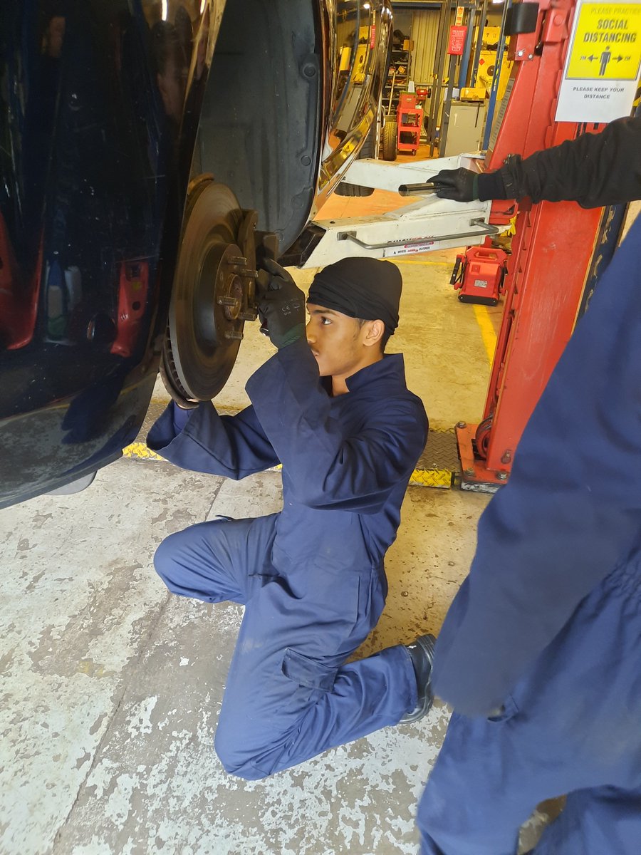 NewhamPrus's tweet photo. Students have now completed the final module for their C&amp;G Level 1 Award in Motor Vehicle Maintenance... Well Done Everyone 
#BrakePads&amp;Discs #CreatingFuturesProgramme 🚙🔧🪛 https://t.co/oMZ4pXg7G8