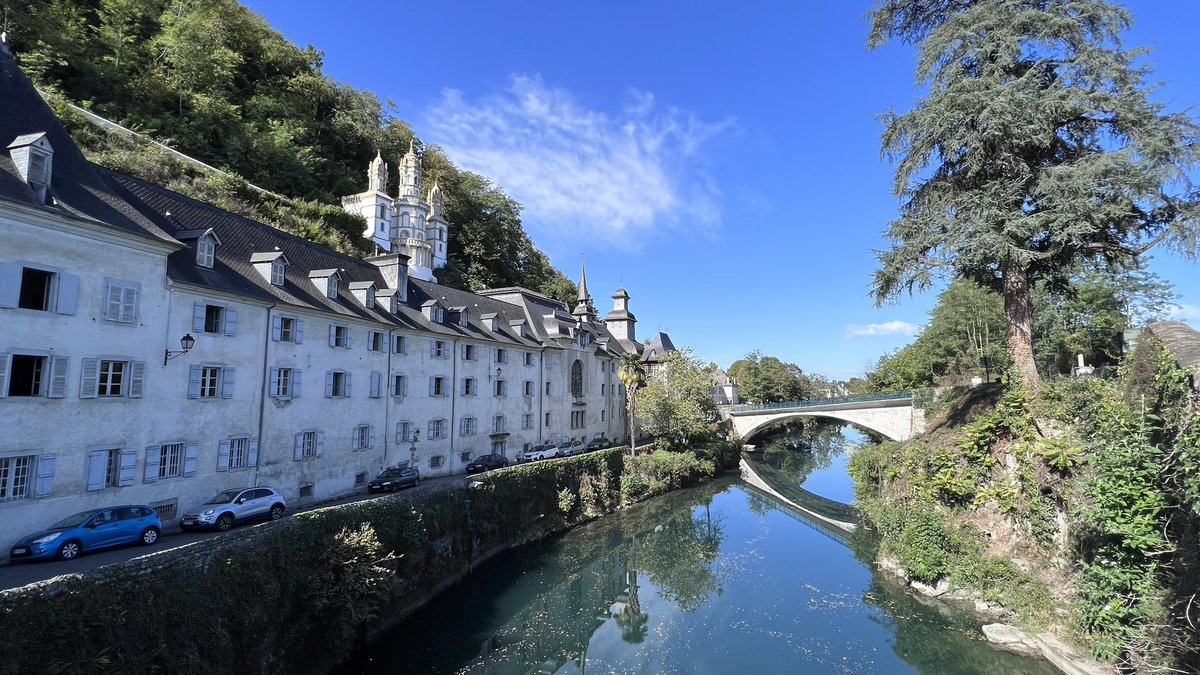 Harm040's tweet photo. 📅 dag 1 🇫🇷
📍Lourdes to
📌Lestelle Betharram
🥾 20,4 Km
🕰️ 5,5 h incl. stops
🌦️🌥️🌤️ 15c/26c
🎧 Le vent nous portera - Noir Desir
💤 Accueil Notre-Dame de Bétharram 

Prachtige maar broeierige etappe, heel divers en een echte Camino dag 🥰

#caminodesantiago #compostella https://t.co/LNIMHEDFiC