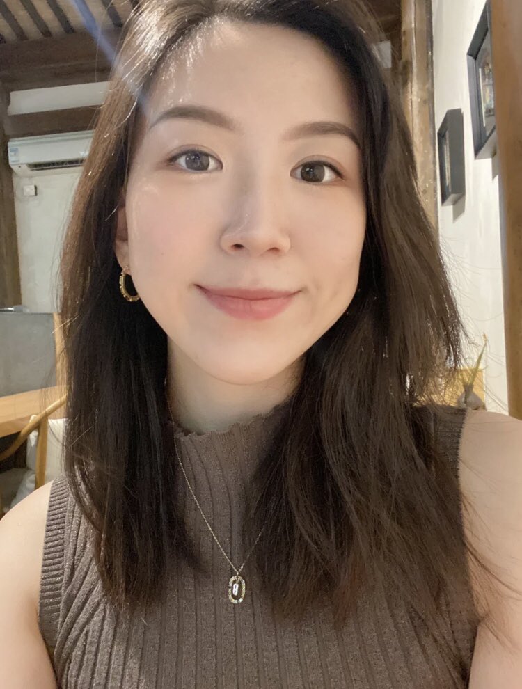 war89270278's tweet photo. 食指和中指是用来夹烟的 不是晚上用来欺负女孩子的 阿姨说的话你记住了吗？ https://t.co/cM9IRLmnvo