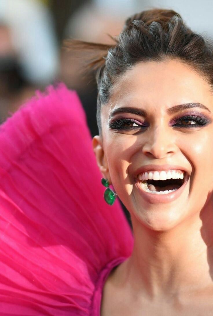 TeamDeepikaNP's tweet photo. Good Evening Deepika Crazens 💞 https://t.co/WJIyvKA5VD