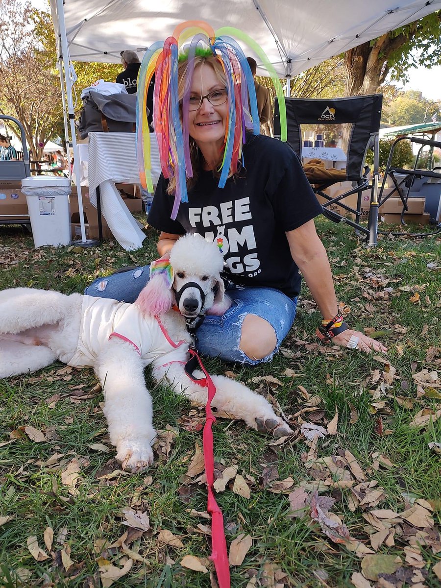 freemomhugs's tweet photo. It was a #PridePup weekend at #pikevillepride with Free Mom Hugs- Kentucky and their amazing volunteers!
Letβs flood this Monday with more Pride Pup Pics from the weekend!
#freemomhugs
#pride2022
#puppylove
#dogsofpride
#puppysnuggles
#therapydogs https://t.co/hRJy6SBu2Z