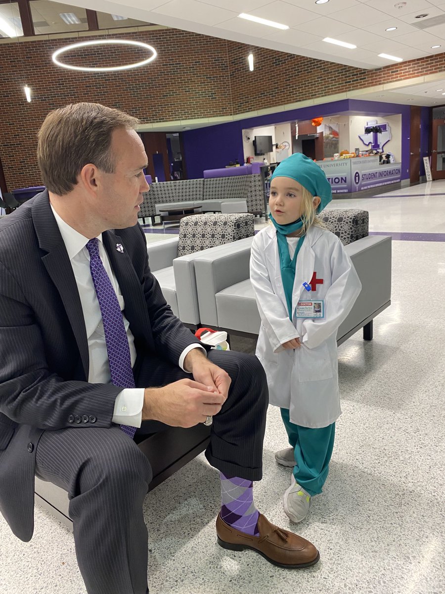 ⁦<a href="/TarletonPrez/">Dr. James Hurley</a>⁩ needed a bit of medical attention while in the TSC. Thankfully the other Dr. Hurley was in the house to take care of business ⁦@TarletonDEI⁩ ⁦<a href="/TarletonState/">Tarleton State University</a>⁩ ⁦<a href="/LathesTowns/">Lathes (MommaT) Towns</a>⁩ ⁦@Tarleton_VPSA⁩