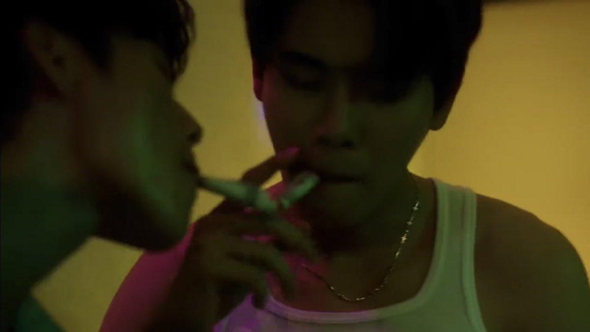 buoyant_9894's tweet photo. - 🚬🥃💋

𝙎𝙢𝙤𝙠𝙚
𝘿𝙧𝙪𝙣𝙠 
𝙆𝙞𝙨𝙨

#YinWarConcert https://t.co/7Ed5svXP3K