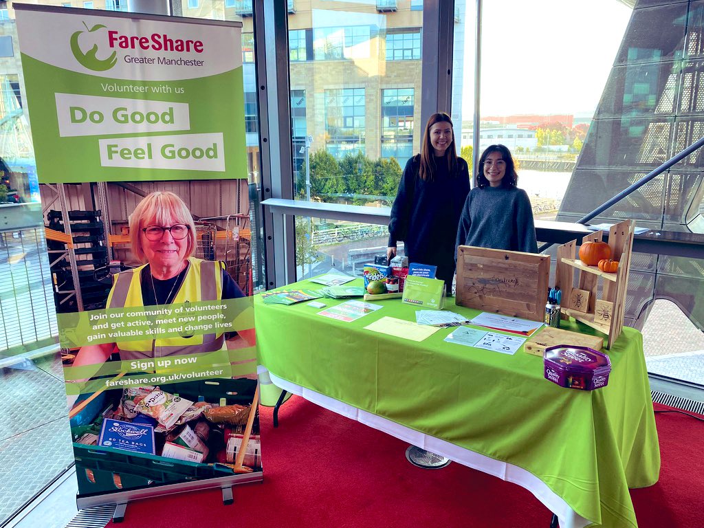 Proud to see our lovely Emily & Hanako team up for a stall at #GMGreenSummit2022 @thelowry promoting our activities @EMERGETouchWood @FareShareGtrM @EMERGERecycling @volunteeremerge #triplebottomline #Real3Rs Helping reduce GMs #carbonfootprint 💚♻️💚♻️