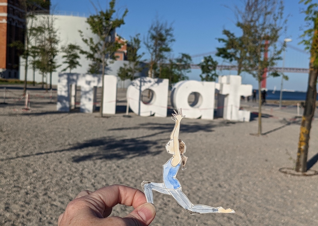 maatactive's tweet photo. Mondays @MaatMuseum #Lisbon #Portugal designed by British architect Amanda Levete #womensart

🎨 by @jykimillo

#MAATactive #movewithMAAT #yoga #yogalegging #Pilates #fitness #kneepads #paddedknee #beachyoga #outdooryoga #artforall #art #architecture #technology #modernart https://t.co/MMcHlzpRb2