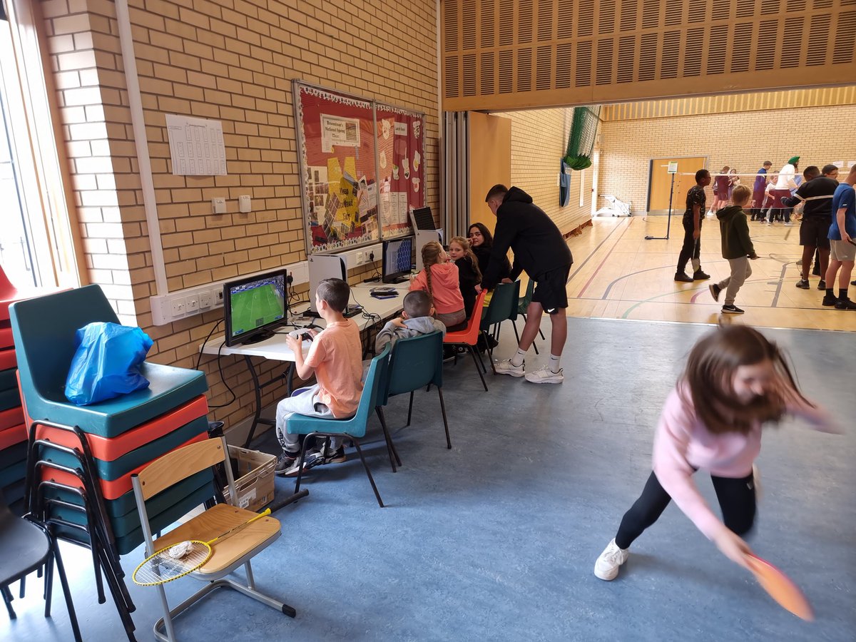 Kicking off with a busy first day at our October Week Holiday Programme. Usual activities coupled with SWG3 #yardworks working with young people on a mural.

Thanks to the royal navy engagement team who will be working on leadership skills with our Positive Role Models.