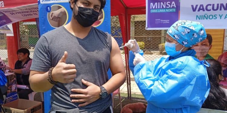 FMCenterNoticia's tweet photo. La vacunación contra la viruela del mono en Perú será voluntaria y gratuita, con prioridad en las personas con VIH y riesgo de desarrollar gravemente la enfermedad, informó el Ministerio de Salud (Minsa).
🗞️ @EFEnoticias

#17Oct https://t.co/OyC048JArK