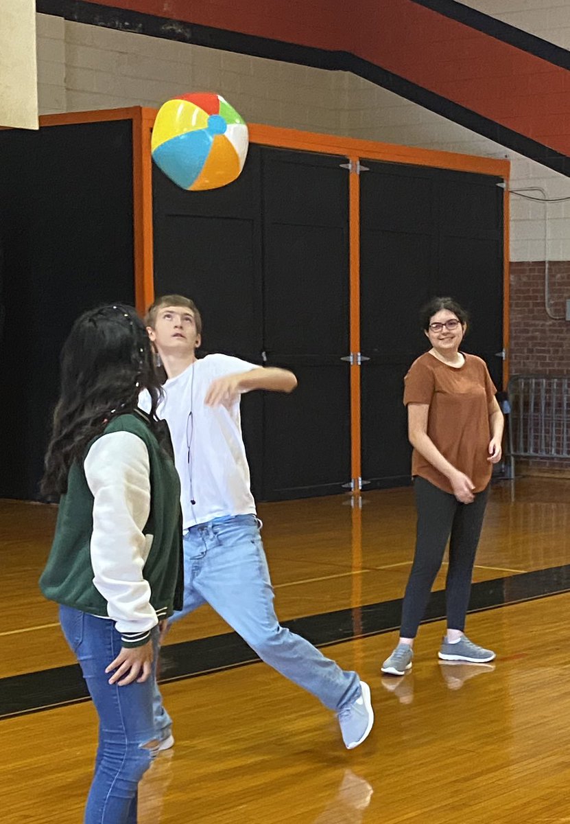 WWHS_PE's tweet photo. 🏐 Volleyball Unit Pics from 3rd Period Freshmen PE 🏐 Learning skills and how to play the game! 
@TheGreenesWWHS @dreward4 @CoachEarlRoland @WestWilkesHS https://t.co/JvUQNHRkeQ