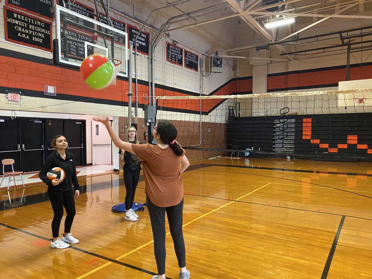 WWHS_PE's tweet photo. 🏐 Volleyball Unit Pics from 3rd Period Freshmen PE 🏐 Learning skills and how to play the game! 
@TheGreenesWWHS @dreward4 @CoachEarlRoland @WestWilkesHS https://t.co/JvUQNHRkeQ