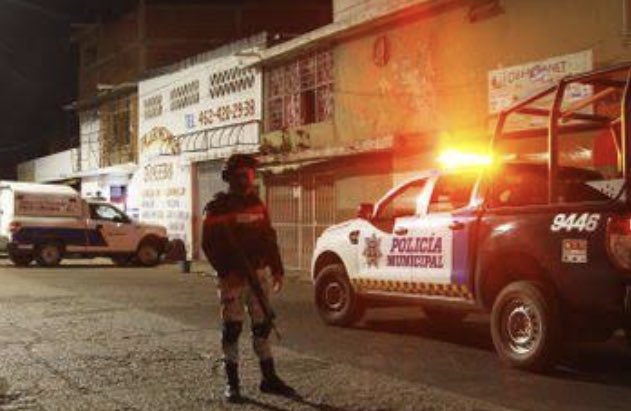 Entre las 12 personas asesinadas el fin de semana en el ataque a un bar en Irapuato, seis eran meseras. Una de ellas tenía cuatro hijos. Los disparos se realizaron de forma indiscriminada. El horror se recrudece. El sábado 15 se convirtió en el día más sangriento del año.