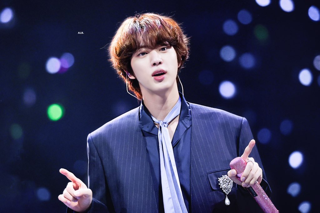 ALittleBraver92's tweet photo. I love you to the moon and back ❤️  #방탄소년단진 #김석진 #석진 #진 #BTSJIN #JIN @BTS_twt https://t.co/73FNFIWCXZ