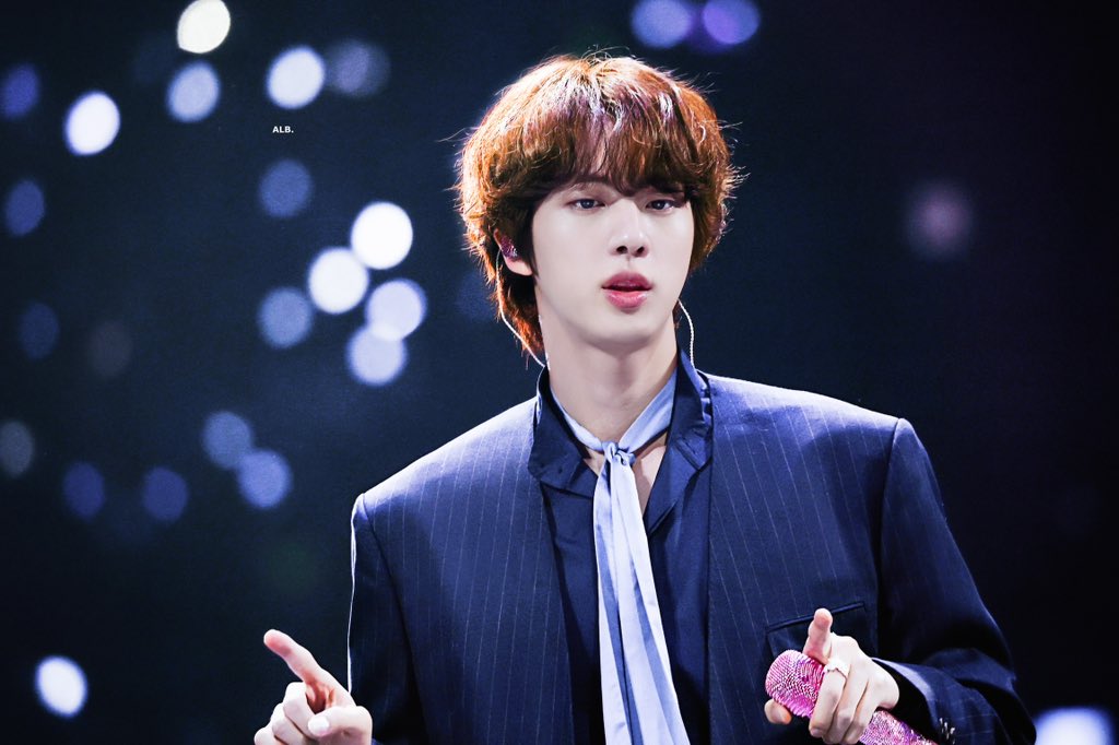 ALittleBraver92's tweet photo. I love you to the moon and back ❤️  #방탄소년단진 #김석진 #석진 #진 #BTSJIN #JIN @BTS_twt https://t.co/73FNFIWCXZ
