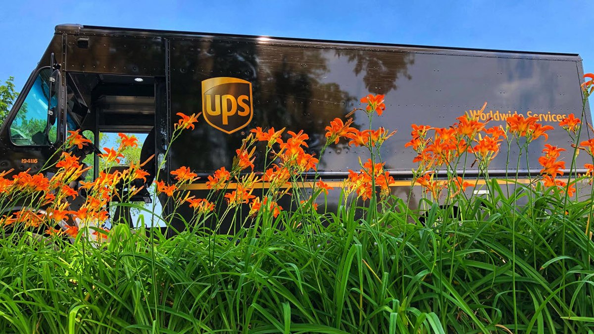 Kicking off your Monday with a little flower power. #UPSOfficeViews #Illinois 📸 : Leo Heinz