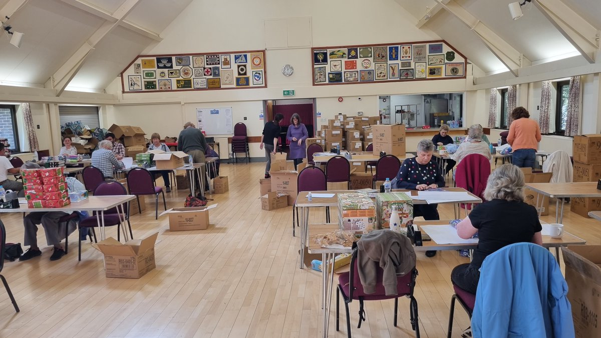 TheBuddingFD's tweet photo. Our #volunteer #elf team of all ages have #handwrapped & organised 4k #presents ready for @TatesGCs #christmas #charity #grottos! Massive thanks all involved ๐ซถ E clive@thebuddingfoundation.co.uk to be an elf! Grotto tickets here: https://t.co/ZA11hilYCe #sussex @MuseumGardening https://t.co/O7KhudS1lP