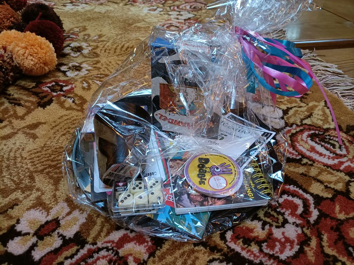 HHiphuis's tweet photo. Joehoe! We hebben via Facebook het spellenpakket gewonnen van Spellenwinkel Koning Willem uit Deventer! Dat is toch fantastisch! We doen elke dag spelletjes, in allerlei varianten, dus dit komt heel goed van pas!  #Deventer #hethiphuis #nbec #dagbesteding #koningwillemdeventer https://t.co/3mEz8jIO8k