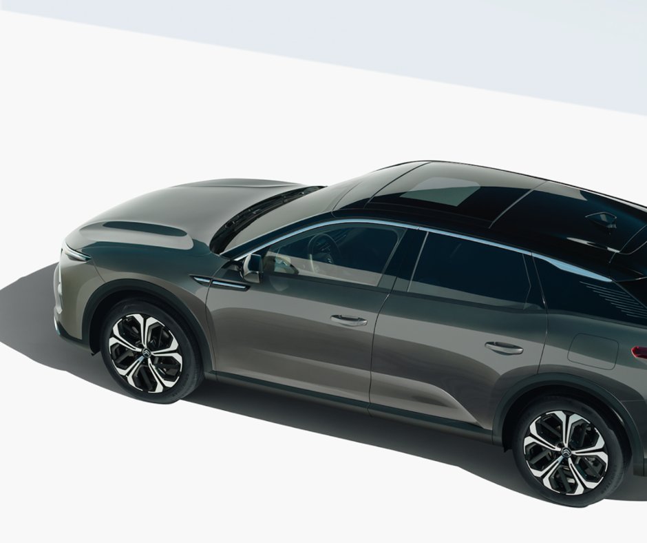CitroenEspana's tweet photo. Una berlina muy poco convencional que destaca por su diseño. ¿Lo hemos dado todo con el C5X? Lo hemos dado todo. 

https://t.co/9FC67dfEGa https://t.co/T1ZHhJndwv