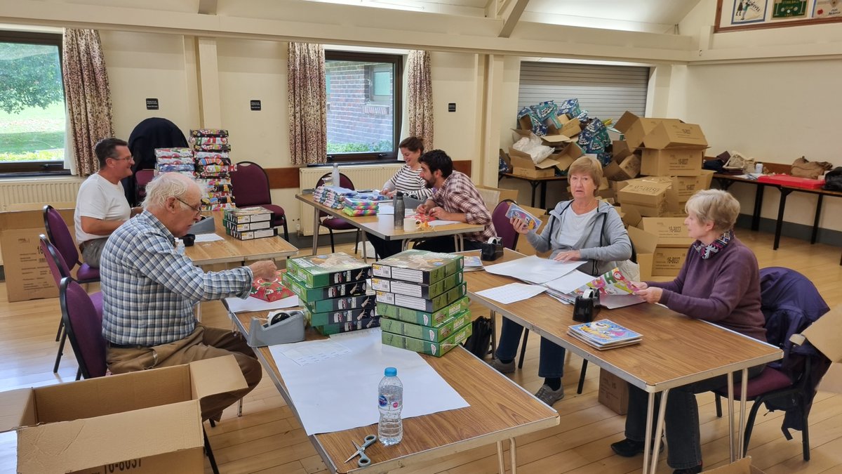 TheBuddingFD's tweet photo. Our #volunteer #elf team of all ages have #handwrapped & organised 4k #presents ready for @TatesGCs #christmas #charity #grottos! Massive thanks all involved ๐ซถ E clive@thebuddingfoundation.co.uk to be an elf! Grotto tickets here: https://t.co/ZA11hilYCe #sussex @MuseumGardening https://t.co/O7KhudS1lP