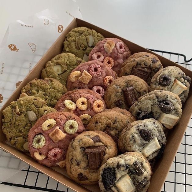 ddoahey's tweet photo. congrats on the comeback, my pretty 🥺 the album is so so so good and i just know you all worked hard for it. please extend the cookies for everyone! 

ps, the flowers are all for you 🫶🏻 https://t.co/OJK3jFuLtf