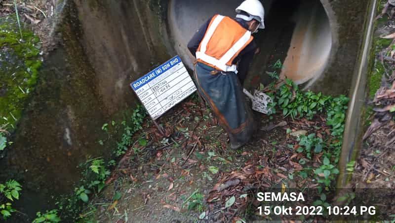 RcBentong's tweet photo. #teamroadcare kerja bersih #pembetung #RO5 di FT436 - JALAN SOUTHERN LOOP (BUKIT TINGGI)
@MOWorks @JKRMalaysia @ZTTCSFJ @JKRPAHANG @JKRBentong @Roadcare_HQ @Roadcare_Phg @PetraJayaMP @IrZulkefly https://t.co/pEOedMyIM1