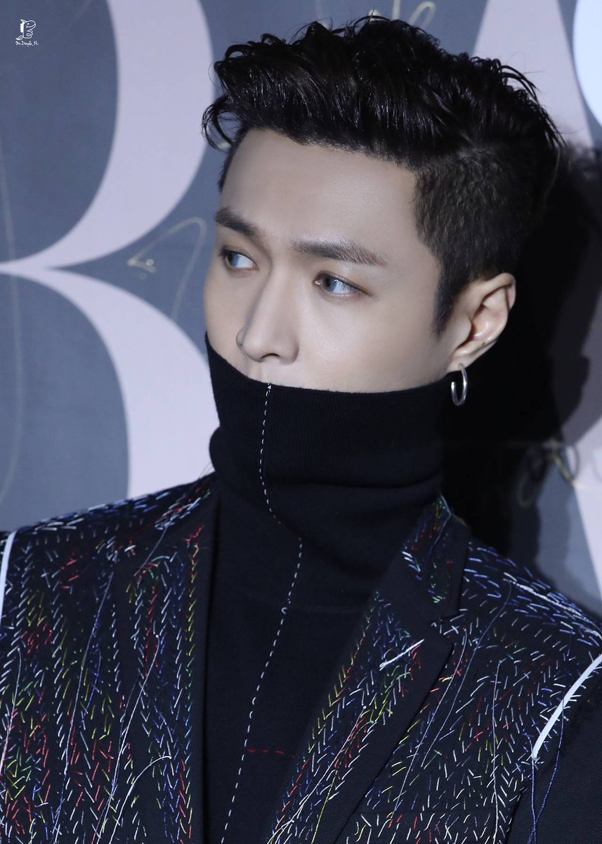 hourlylayzhang's tweet photo. [@layzhang] https://t.co/nJnWmzAJKZ