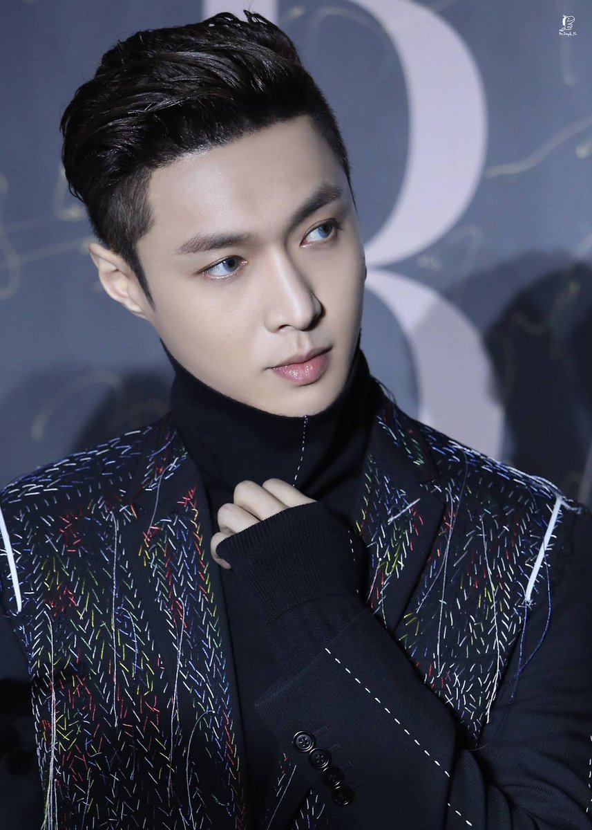hourlylayzhang's tweet photo. [@layzhang] https://t.co/nJnWmzAJKZ