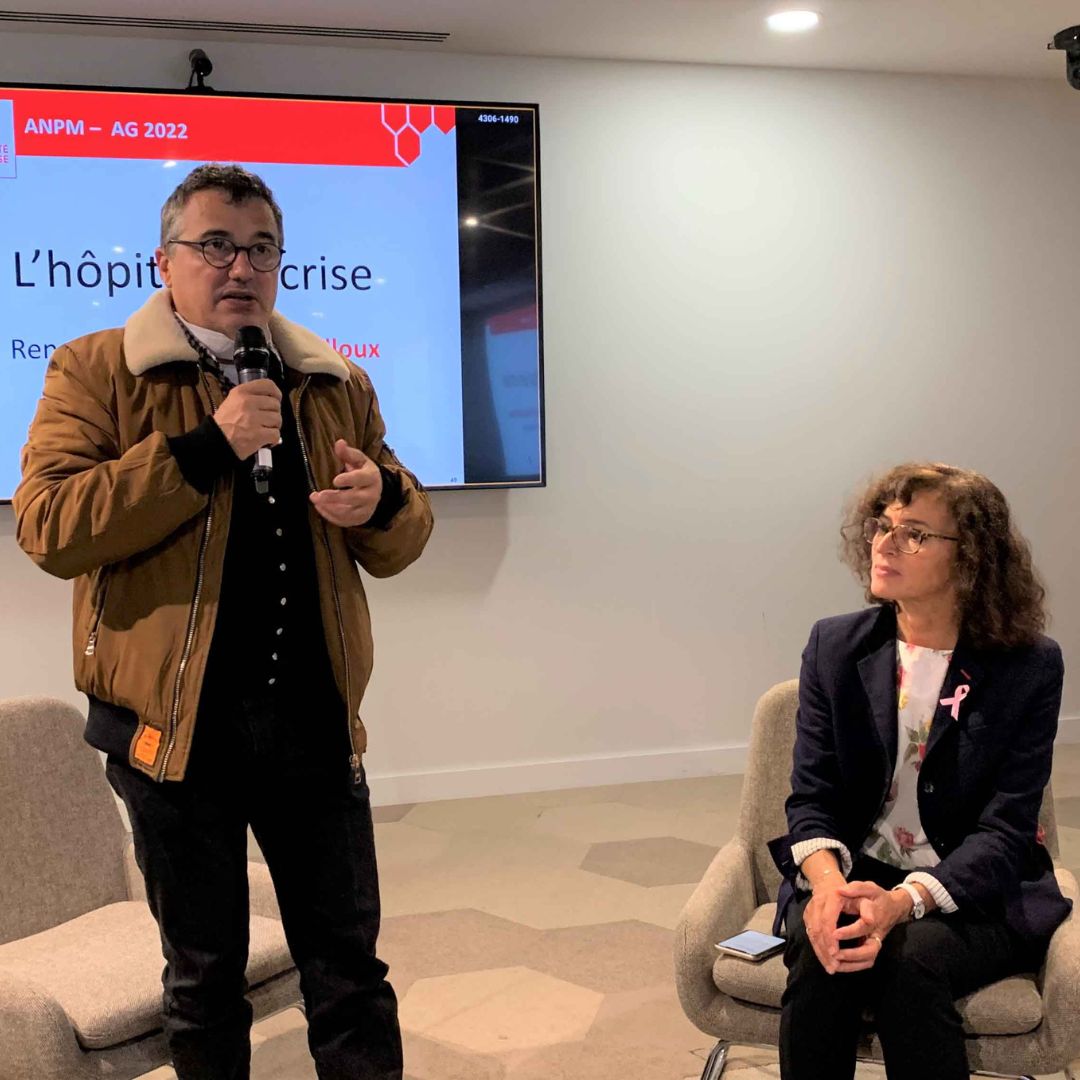 📢 À l’occasion de son assemblée générale, l’association nationale de la presse mutualiste a reçu <a href="/PatrickPelloux/">Patrick Pelloux</a>. 
🏥 L’urgentiste revient sur la #crise que traverse l’hôpital. ➡ essentiel-sante-magazine.fr/sante/acces-au…
<a href="/PresseMut/">Anpm - Association Nationale #Presse #Mutualiste</a> <a href="/samudeparis/">SAMU de PARIS</a> <a href="/AMUFAMUF1/">AMUF - Asso des Médecins Urgentistes de France</a> <a href="/Fr_Fillon/">François Fillon</a>