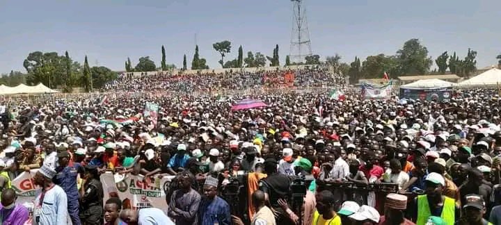 Waspapping_'s tweet photo. Human beings or Flies?

#AtikuInKaduna https://t.co/vSGjn8dm5L