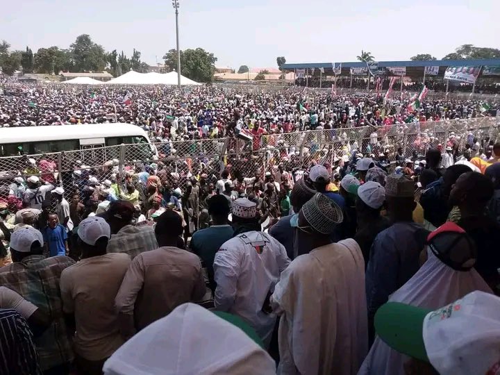 Waspapping_'s tweet photo. Human beings or Flies?

#AtikuInKaduna https://t.co/vSGjn8dm5L