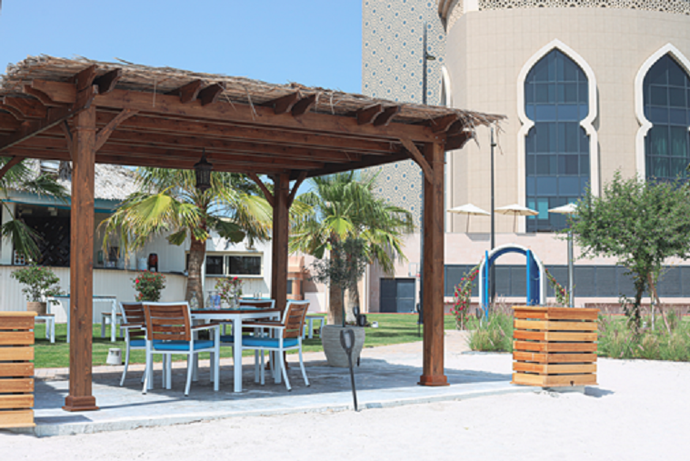 BabAlQasr_Hotel's tweet photo. If you are a fan of the outdoors and you like to enjoy some good quality time, food and drinks with your loved ones, head to the Loop #Beach, the spacious lounge facing the #Arabian Gulf.

Fall in love with Loop Beach!

#biltmorecollection #babalqasr #Loopbar #Loopbeach #bythesea https://t.co/9L8JuAuOwG