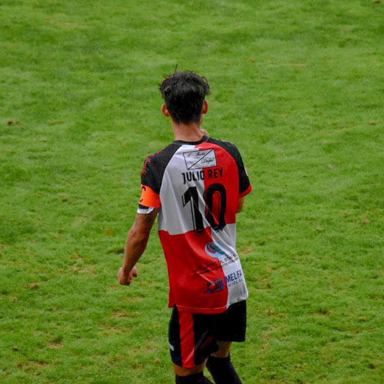 𝗝𝗨𝗟𝗜𝗢 𝗥𝗘𝗬

©️APITÁN 
🎯 MÁXIMO GOLEADOR 

Tras o gol fronte ao Estradense, Julio Rey convértese no máximo goleador do equipo este curso, con dous tantos (vs Fabril; vs Estradense). Parabéns, capi! ❤️🤍