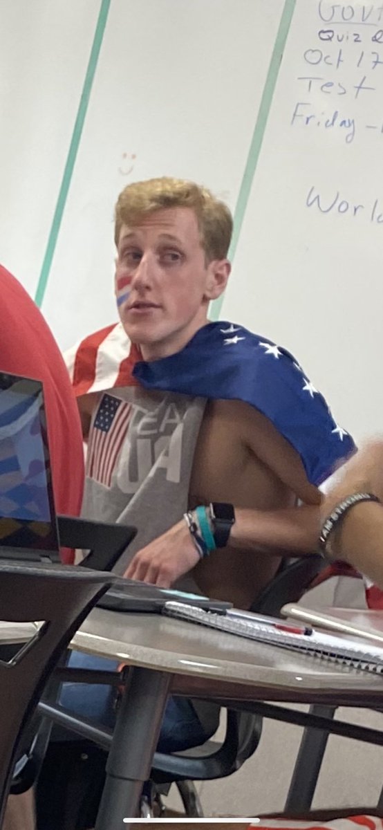 FrxstyRGT's tweet photo. @JamestownHigh So men can wear stuff like this but girls can’t even show their shoulders or their belly buttons? Treat everyone the same, this is completely unfair to so many people. I had a friend that’s a girl get dress coded for showing too much of her NECK. https://t.co/w0sZAd09f7