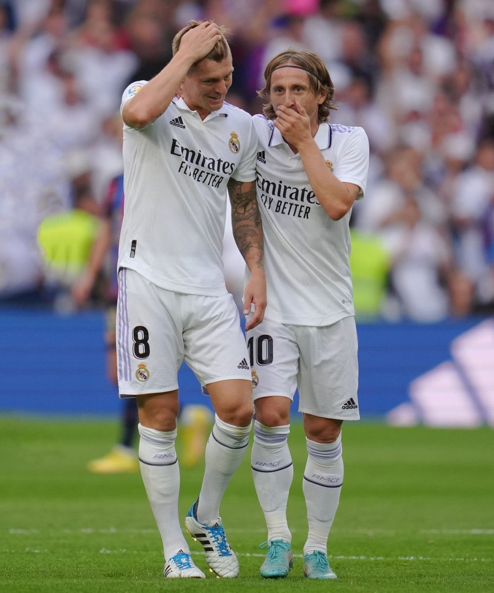 RMadrid_actu's tweet photo. 🚨| Le Real Madrid veut signer Jude Bellingham 🏴󠁧󠁢󠁥󠁮󠁧󠁿 quoi qu'il arrive avec Toni Kroos 🇩🇪 et Luka Modric. Les dossiers ne sont pas liés. @marca #RealMadrid ✍️🌟

👉 POUR ou CONTRE son arrivée ? 👀 https://t.co/jsFrCZIgrH