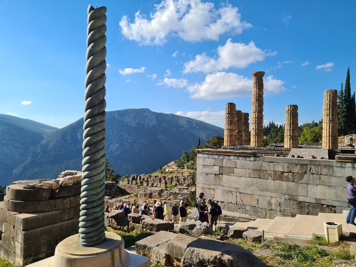 SHSClassics's tweet image. Today we ascended Delphi, home of Pythian Apollo and his oracle! The pupils felt very inspired! @SurbitonHigh @SHS_Trips