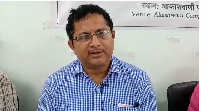 RanchiPIB's tweet photo. .@RanchiPIB एवं @NyksSo के द्वारा आयोजित संयुक्त प्रेसवार्ता #JointPC के दौरान अपर महानिदेशक @akhilkmishra ने @CBCRanchi एवं इसके क्षेत्रीय कार्यालयों द्वारा स्वच्छ भारत अभियान कार्यक्रम 2.0 #CleanIndiaCampaign2022 की उपलब्धियों के बारे में जानकारी दी।
@RanchiPIB @CBC_MIB https://t.co/k0yCvaRmzh
