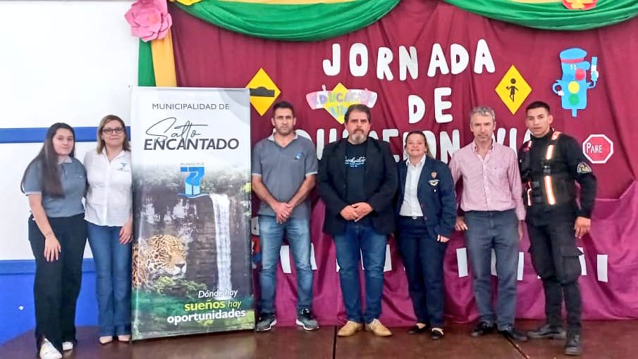 mgmisiones's tweet photo. #AlConducirTeCuidoyMeCuido toma fuerza en la Provincia. En #SaltoEncantado y #CampoViera, alumnos del CEP27, EPET8, BOP10 y BOP3 fueron parte de este programa de #EducaciónVial.

#HagamosQueLoBuenoCrezca #Prevención
@salto_encantado @AndresPodkowa  @municampoviera @GermanBurger5 https://t.co/Hkxsor9CGV