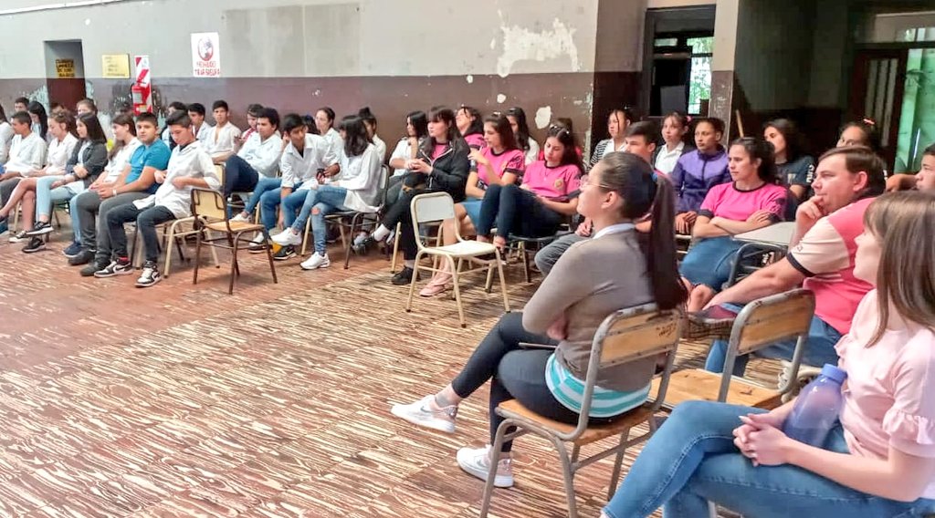 mgmisiones's tweet photo. #AlConducirTeCuidoyMeCuido toma fuerza en la Provincia. En #SaltoEncantado y #CampoViera, alumnos del CEP27, EPET8, BOP10 y BOP3 fueron parte de este programa de #EducaciónVial.

#HagamosQueLoBuenoCrezca #Prevención
@salto_encantado @AndresPodkowa  @municampoviera @GermanBurger5 https://t.co/Hkxsor9CGV