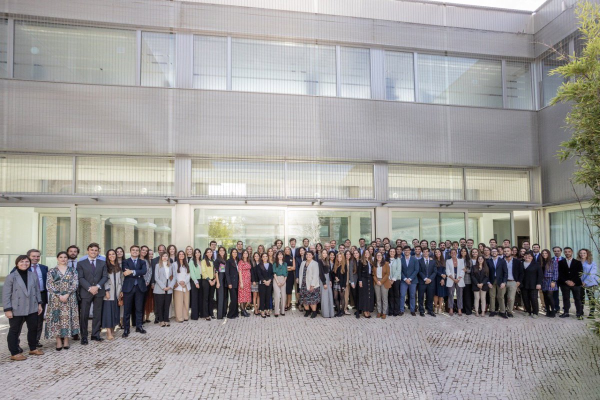 ColNotMad's tweet photo. Foto de familia de los #NuevosNotarios2022.

Los 90 nuevos @Notarios_ES, 46 mujeres y 44 hombres, posan felices junto a Sofīa Puente @aifosan @justiciagob, Raimundo Fortuñy @Notarios_ES y @CPBarrioDelOlmo @ColNotMad. https://t.co/UlXTOPbiw9