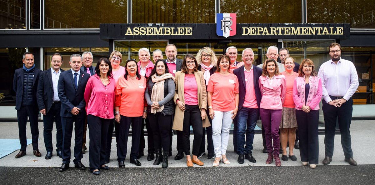 UFEssonne's tweet photo. Notre majorité en rose🎀
Le dépistage est un réflexe qui peut sauver des vies, ne l'oublions pas. @liguecancer91 #OctobreRose https://t.co/ZMlALAMWDl